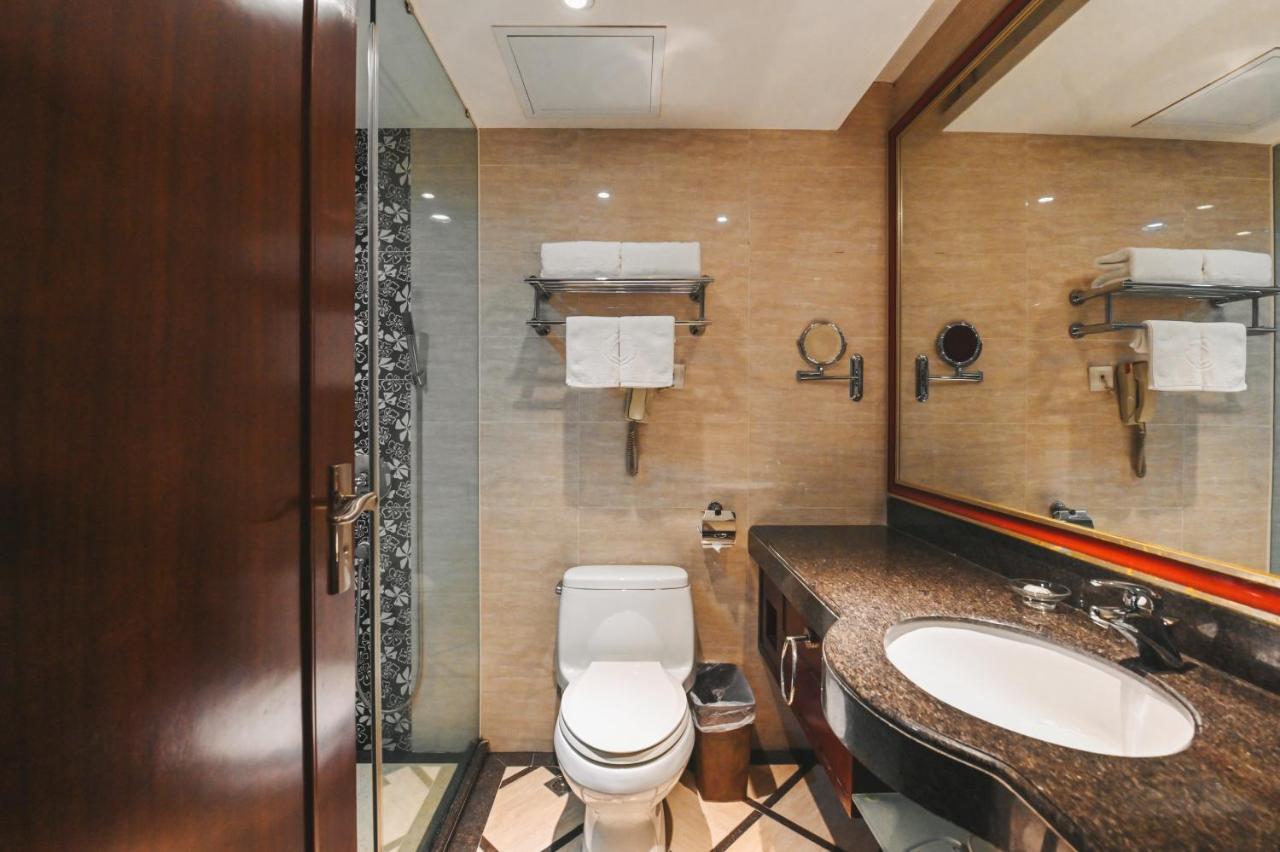 Royal Plaza Hotel Guangzhou Exteriör bild