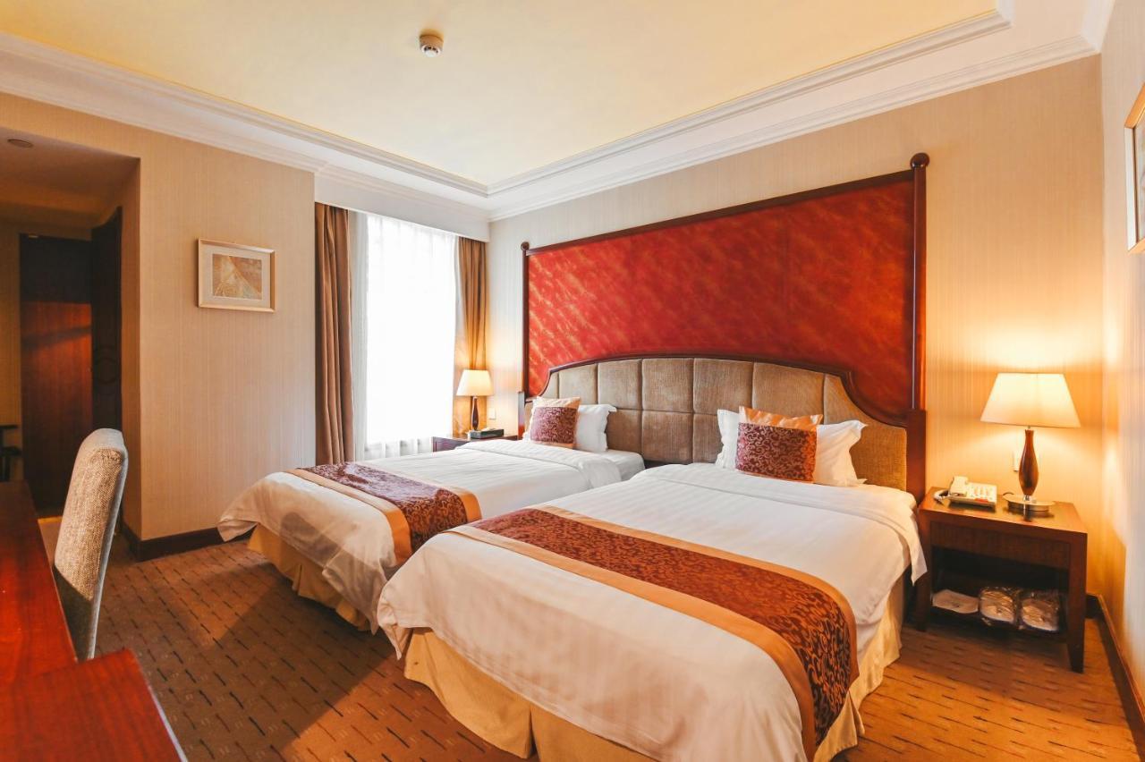 Royal Plaza Hotel Guangzhou Exteriör bild
