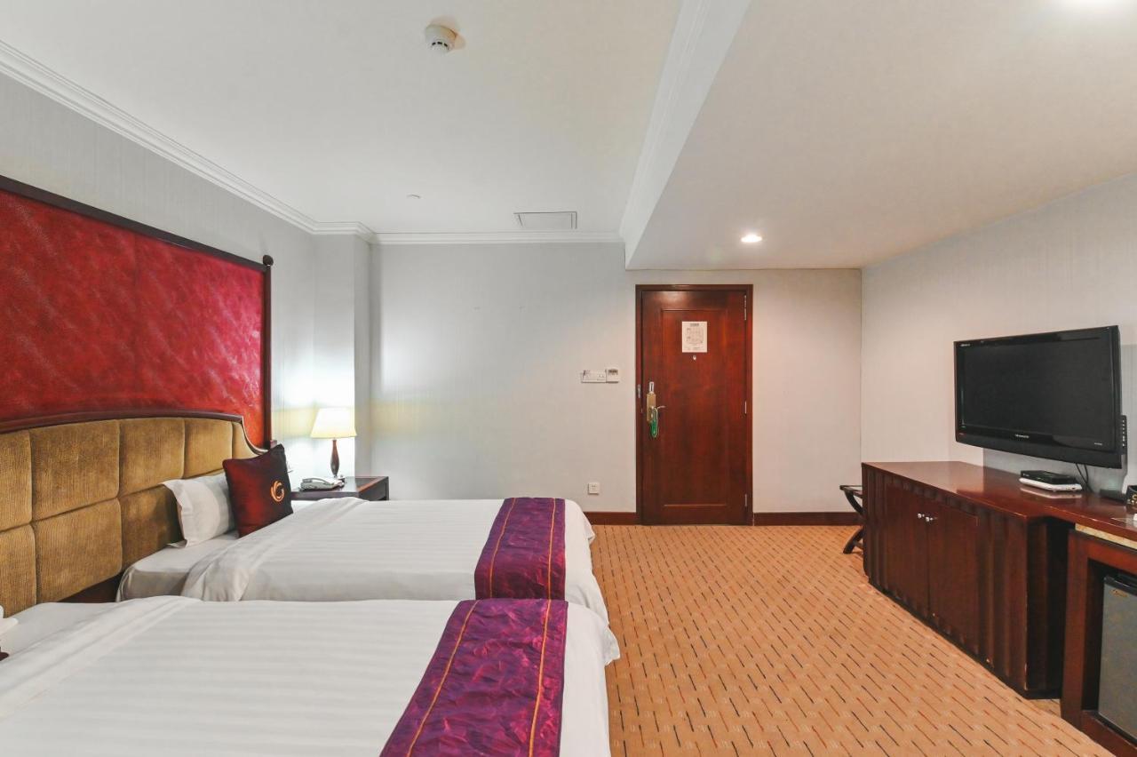 Royal Plaza Hotel Guangzhou Exteriör bild